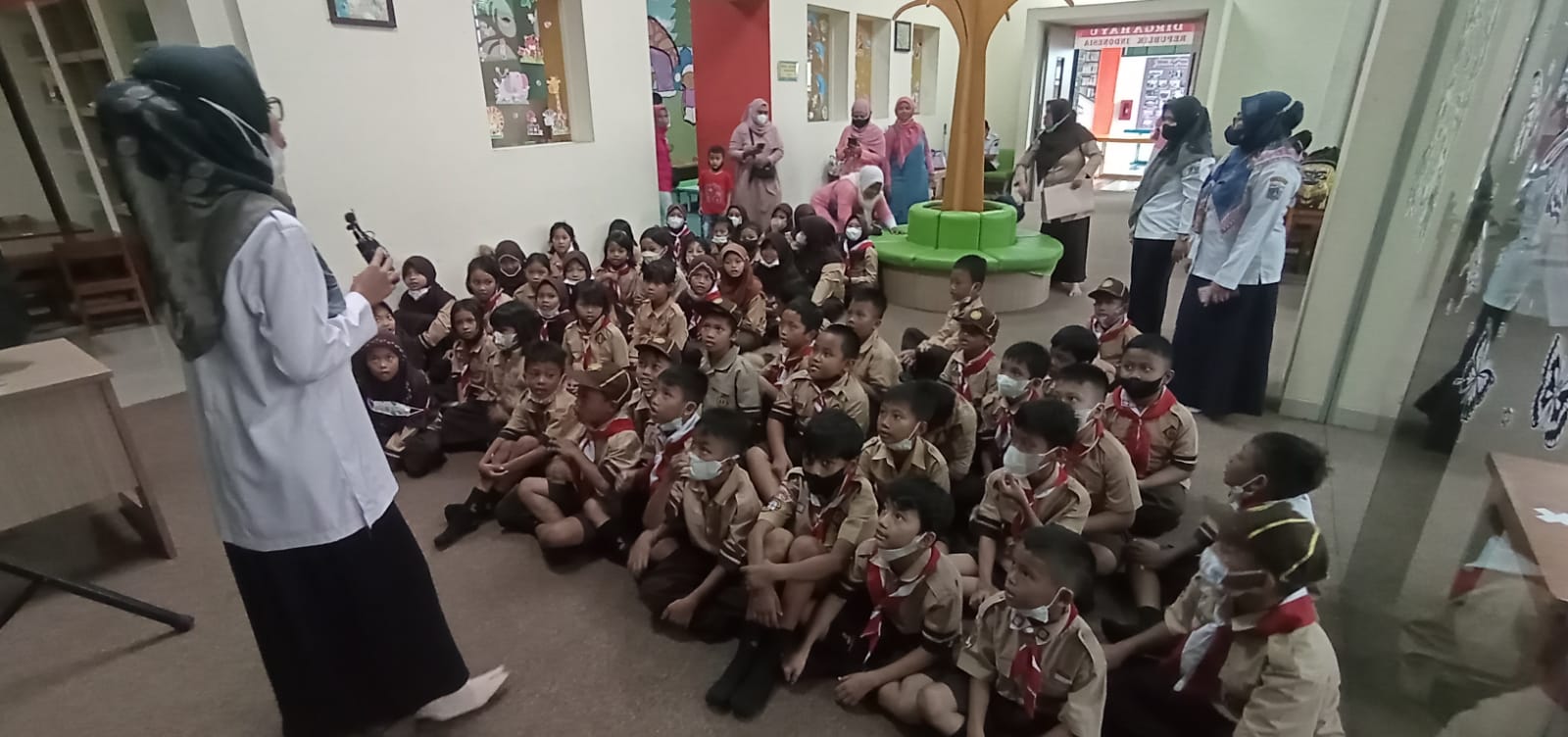 Wisata Literasi Bersama SDN Kramat 03